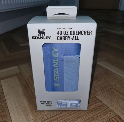 Brandneu im Karton | Stanley 40 Unzen Löscher Carry-All Crossbody Gurt blau