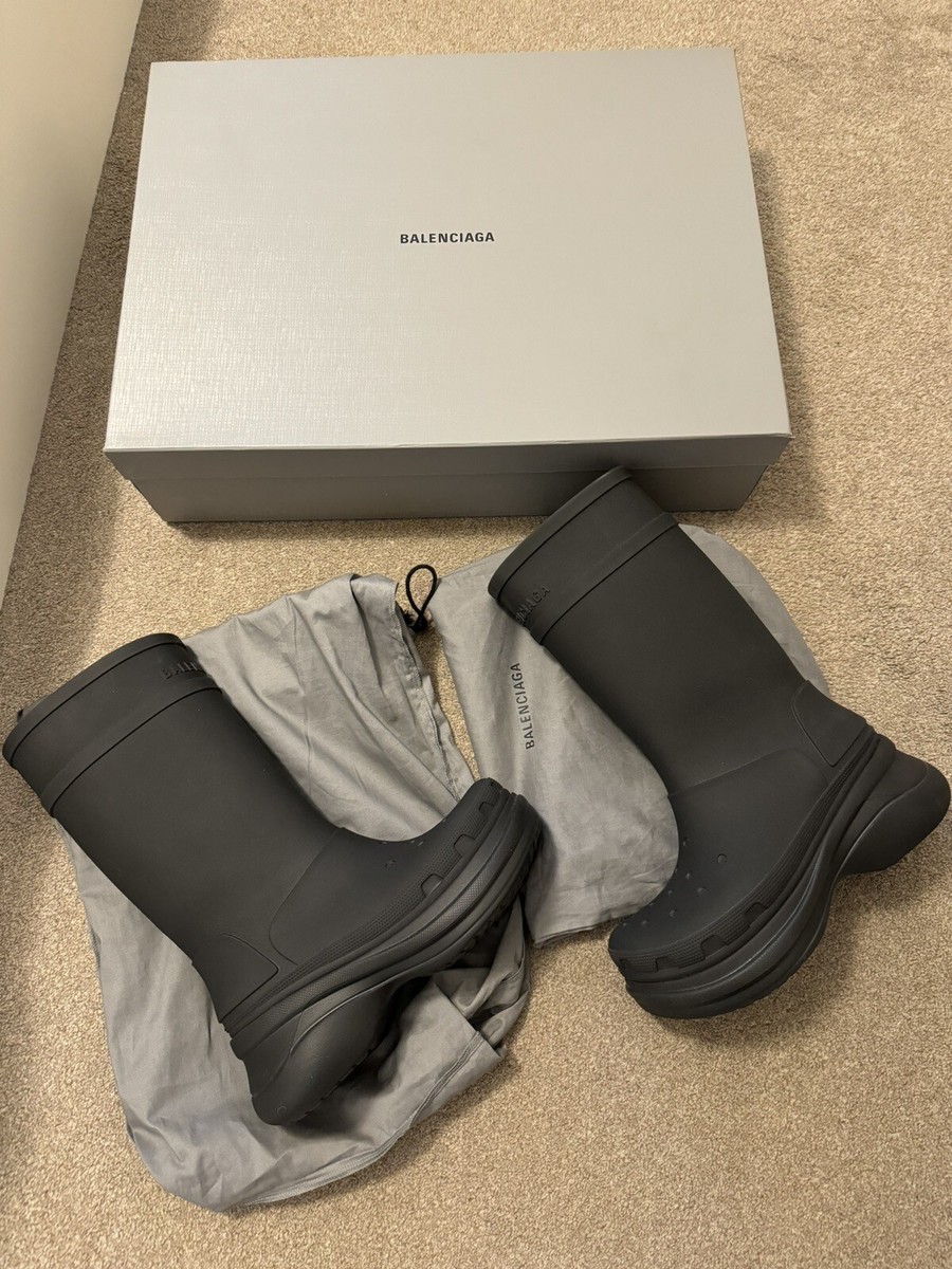 Balenciaga Crocs カニエウェスト Kanye West Can't Stop Wearing His Balenciaga Crocs | GQ