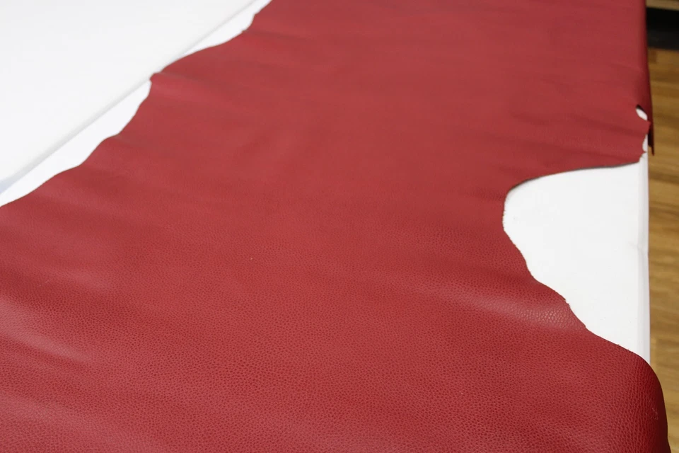 BURGUNDY LEATHER HIDE - 3.5 oz - 4.0 oz (1.4 - 1.6mm) - Leather for crafts - Image 4 of 4
