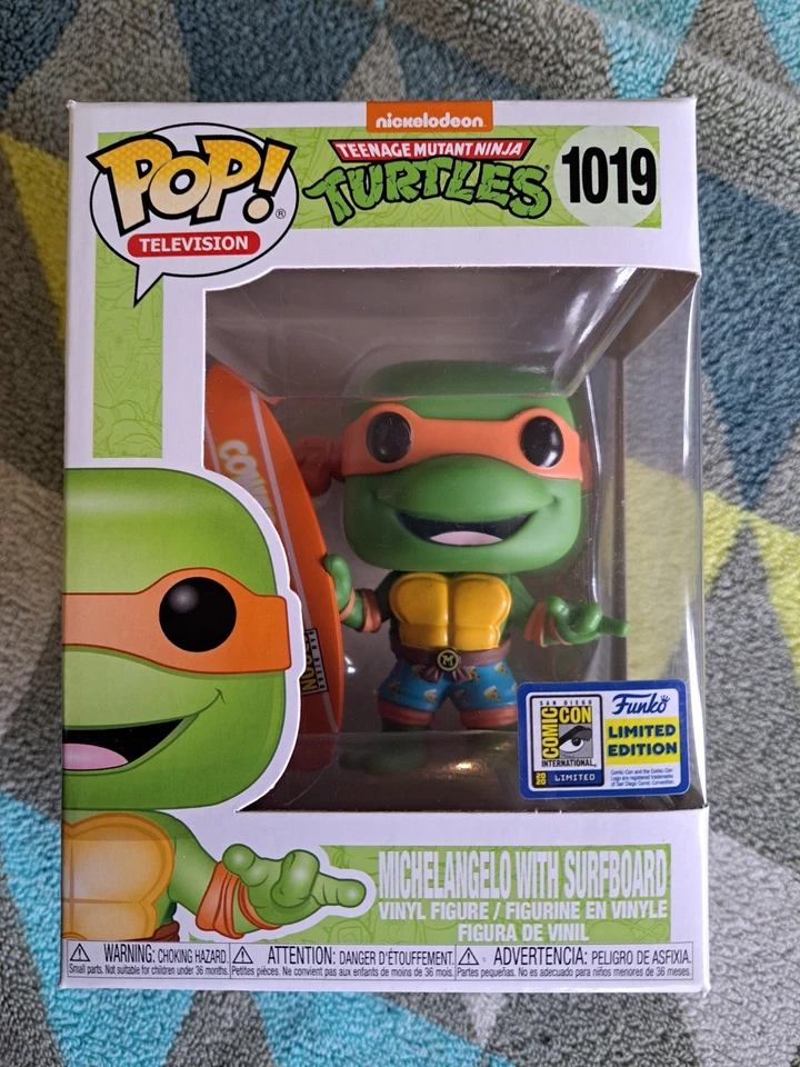 Miguel Ángel con tabla de surf Pop 1019 - ¡TMNT Funko Pop! - Convención 2020 abovedada Foto 2 de 4
