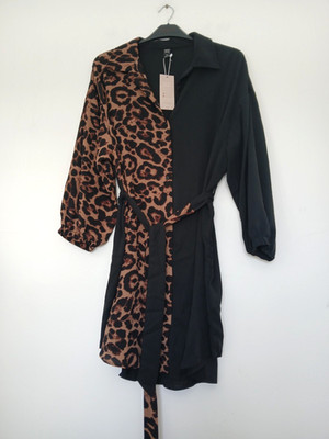Brandneu mit Etikett Emery Rose leichtes Sommer Shirt Kleid in Schwarz & Animal Print, Größe 1XL