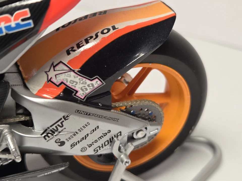 MINICHAMPS 1:12 REPSOL HONDA RC212V - NICKY HAYDEN #1 WORLD CHAMPION MotoGP 2007 - Bild 3 von 4