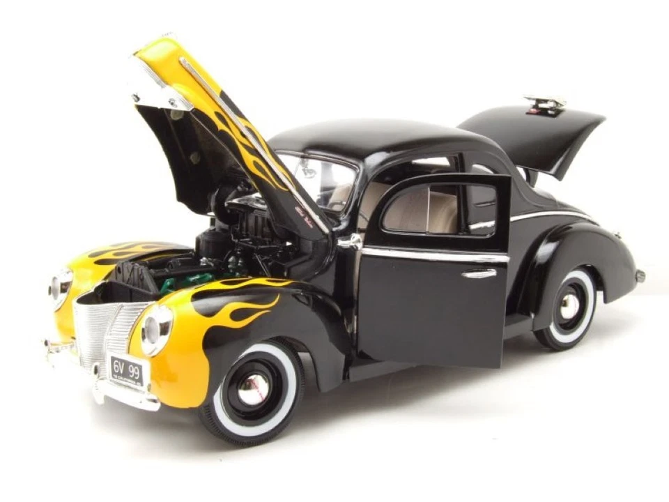 Ford Deluxe Coupe 1940 Nero Con Fiamme Modellino Auto 1:18 MotorMax - Immagine 4 di 4
