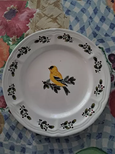 Gibson Designs Luncheon Plate SONGBIRDS Holly Trim Border Gold Yellow Finch Bird