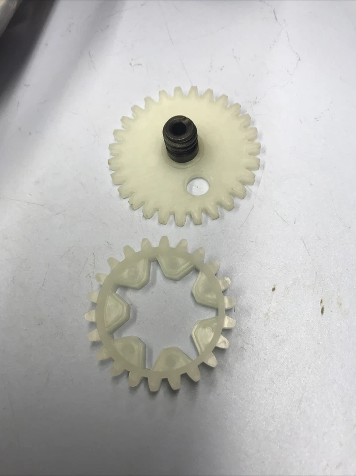 Bomba de aceite gusano, engranaje helicoidal para motosierra STIHL MS380 MS381 038 - 1119 640 7100 Foto 2 de 3