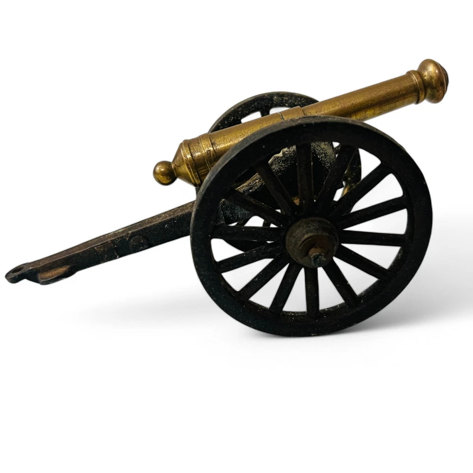 Modelo de cañón de hierro fundido en miniatura vintage - barril de latón - hecho en EE. UU. Foto 2 de 4