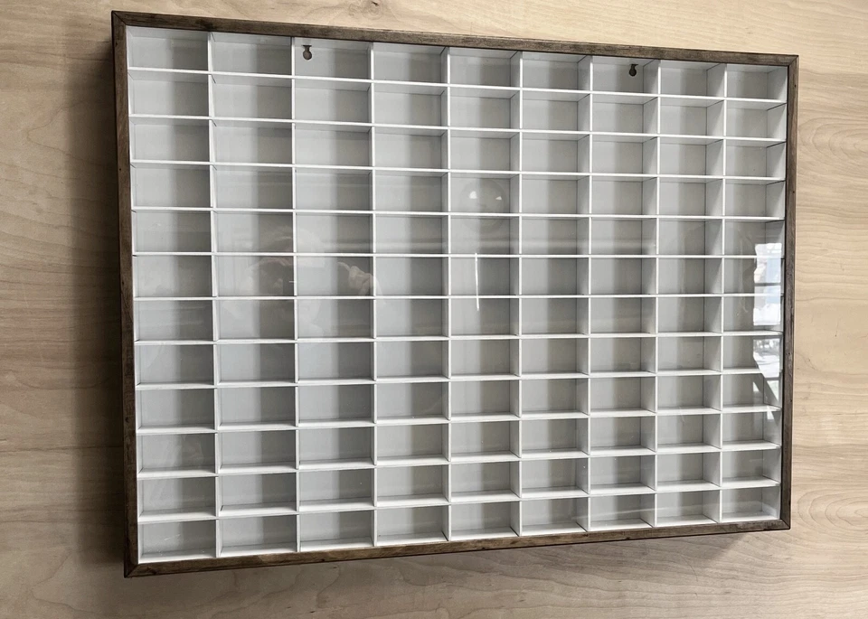 Expositor de pared artesanal para Matchbox/Hot Wheels 1:64 con CUBIERTA MOD blanco/nogal Foto 3 de 4