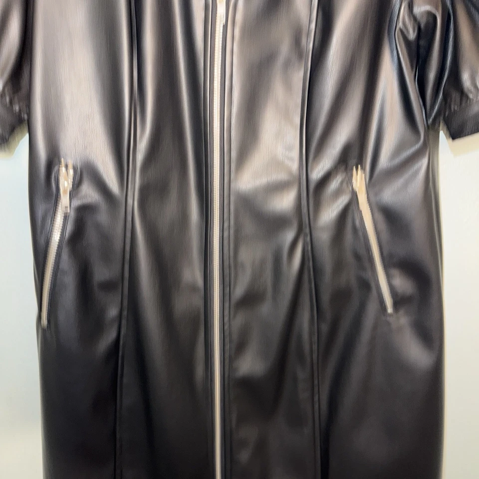 Mini vestido feminino PLUS SIZE 0X preto novo com etiquetas Forever 21 couro sintético manga folhada - Imagem 2 de 4