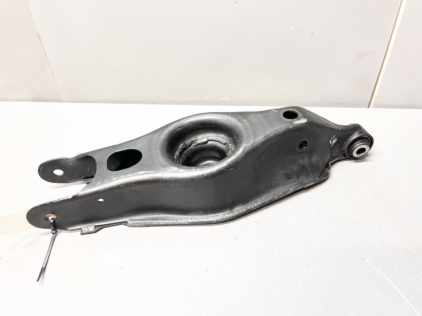 ⭐️2014-2021 MASERATI GHIBLI REAR LEFT LOWER CONTROL ARM SPRING PERCH HOLD OEM