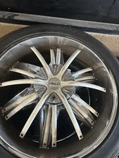 Helo wheels with tires. 275/45 ZR22 112W XL