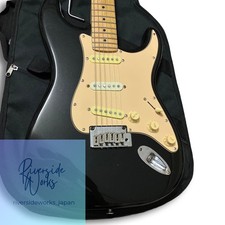 Squier by Fender Stratocaster Standard Series Black