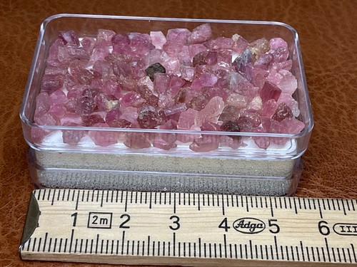 Edelstein Rubin Rohstein Konvolut / B50 Weitere Auktionen hier ! Edelstein Rubin Rohstein Konvolut / B50 Weitere Auktionen hier !