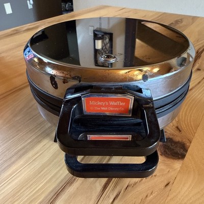 Vintage Rare VITANTONIO Mickey Mouse Waffle Maker Iron Disney 950
