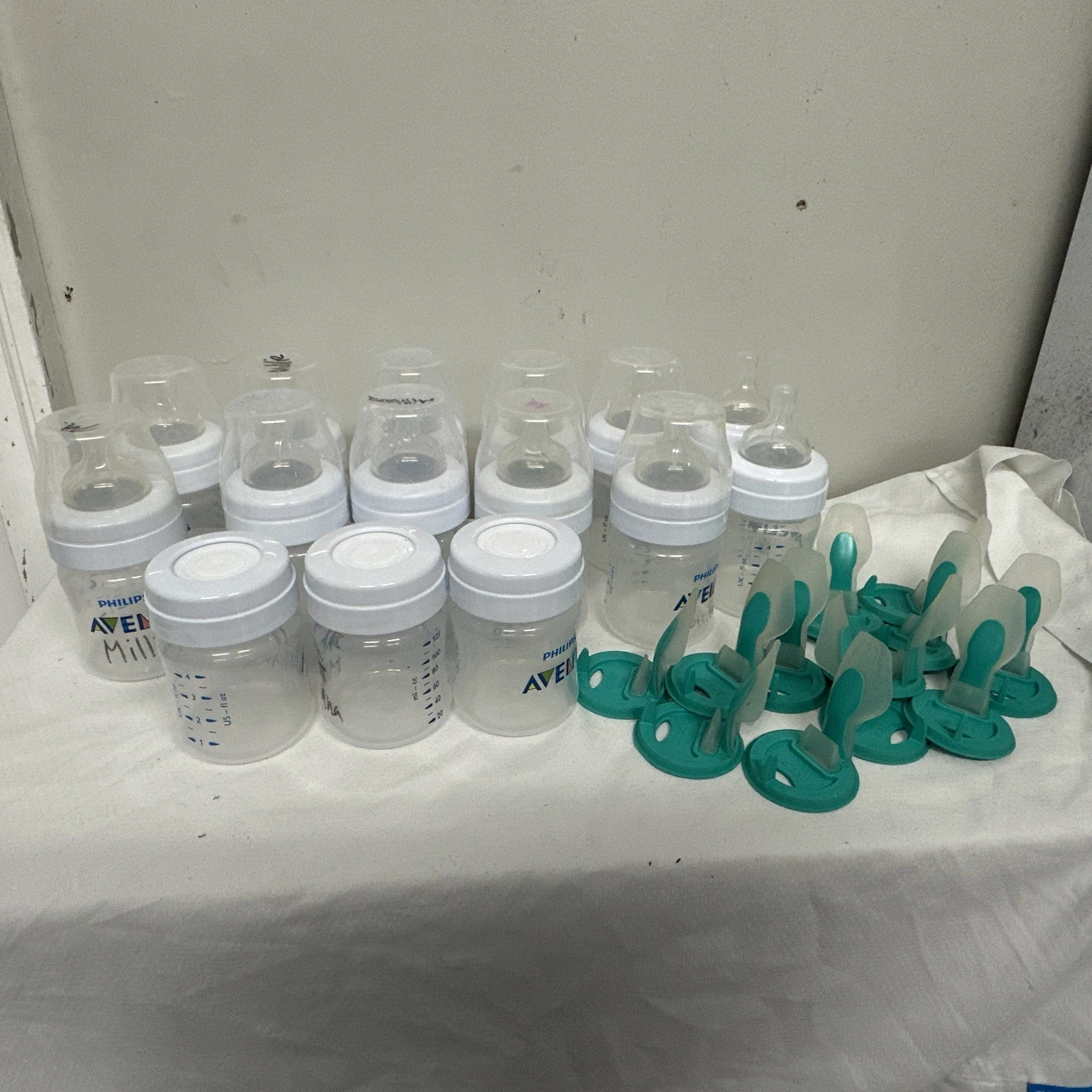 Lot of 15 4oz Philips Avent Clear Plastic Baby Bottles Lids Nipples Covers