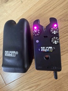 Allarme morso Delkim Txi Plus viola con custodia rigida come nuovo configurazione carpa tackle