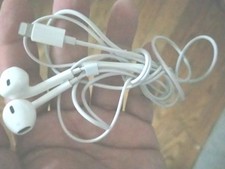 Original Apple Earpods with Lightning Connector Headphone Mic for iPhone 7 Plus