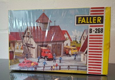 Faller Bausatz  B-268 Feuerwehrhaus 60er - noch eingeschweißt - Topzustand