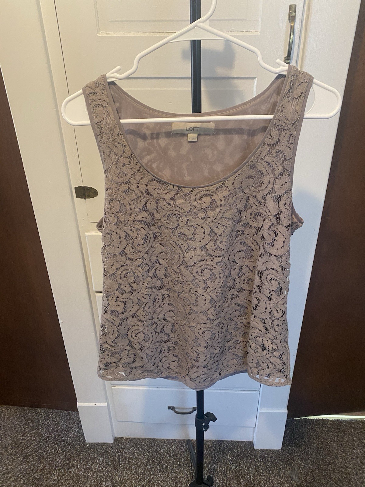 LOFT Women's Blouse Size Small Scoop Neck Top Gray Lace Metallic Sleeveless