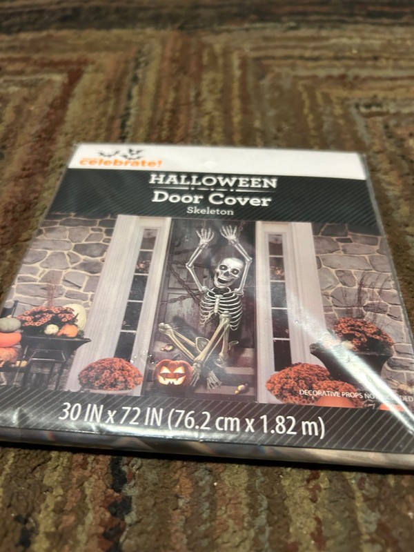 HALLOWEEN DOOR COVER SKELETON BRAND NEW/SEALED