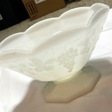 Westmoreland Milk Glass Bowl Unisex 9in White Excellent Paneled Grape Footed