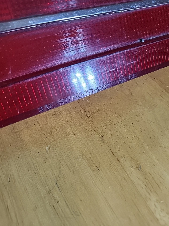 Chrysler New Yorker MoPar Pass 1970 70 LÁMPARA TRASERA LENTE OEM Sae Stiar-70 canales  Foto 4 de 4