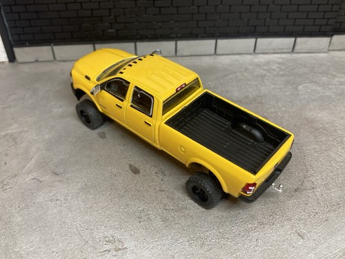 2021 Ram 3500 Tradesman Cummins Lifted 4x4 Truck 1/64 Diecast Custom Greenlight - Picture 7 of 13