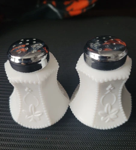 Vintage Fenton 6202 White Milk Glass Salt & Pepper Shakers Set 3" Tall