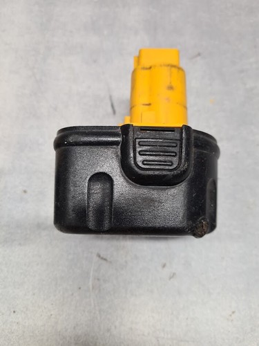 Lot of 4 DeWalt 12V NiMH Batteries - Used, Working Condition - Zdjęcie 6 z 13