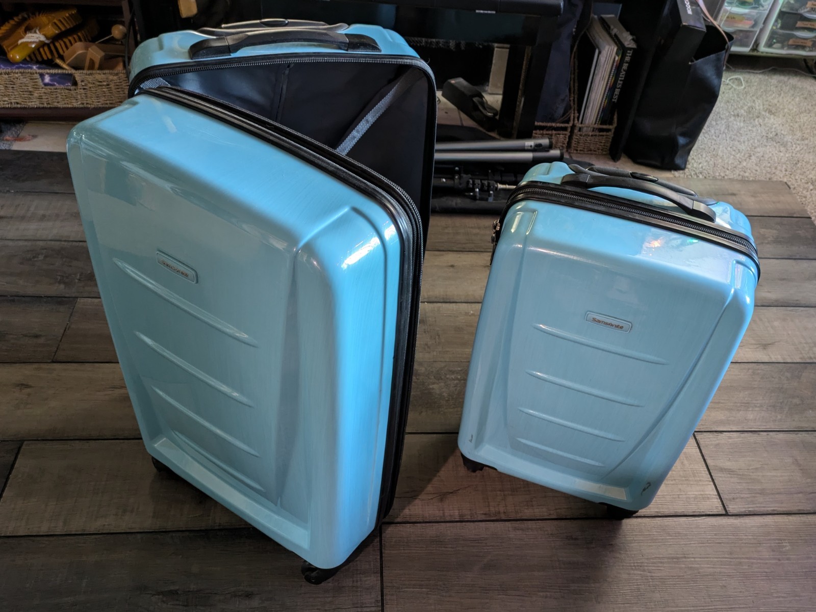 With Spinner Wheels Ice Blue Two-piece Set