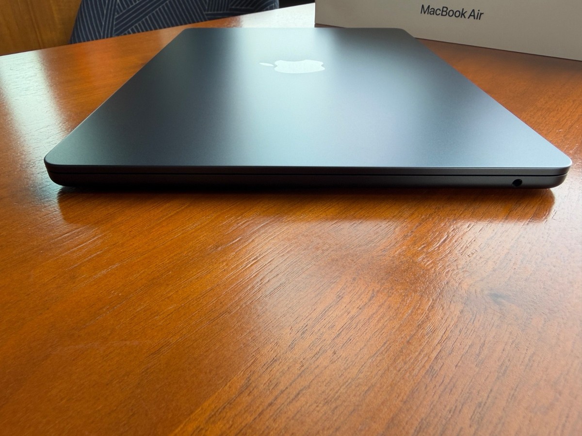 2022 Apple MacBook Air 13.6