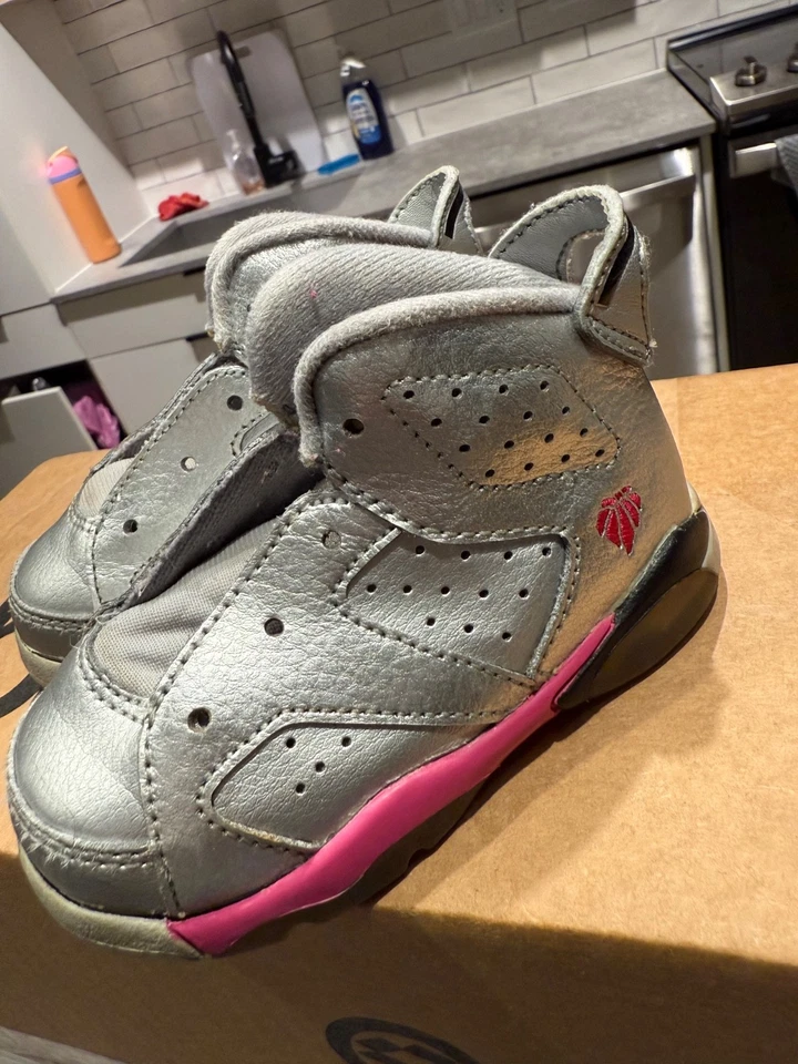 Nike Air Jordan 6 Retro Bebé Niño Pequeño Talla 5C Plata Rosa 384667-009 Vday FTLOTG Foto 3 de 4