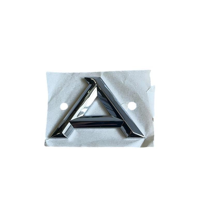 Logo AUDI A3 8L décoloré ? Remplacez-le par l'emblème officiel 4D08537412ZZ