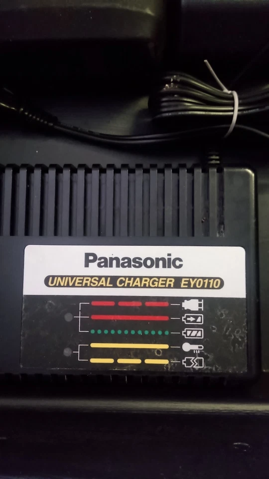 Sierra circular inalámbrica Panasonic #EY3551 18V y taladro con cargador de batería y estuche Foto 4 de 4