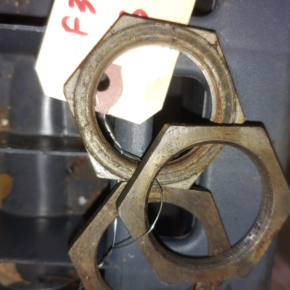 Tuercas de piñón de transmisión por correa delantera Harley Davidson 3ea F30 Foto 2 de 3