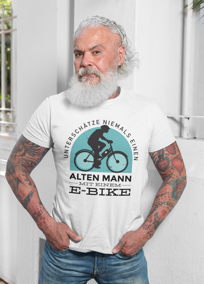 Shirtracer Baumwolltasche – Spruch 'Unterschätze Niemals Einen Alten Mann Mit Einem Fahrrad', Weiß, 100% Baumwolle