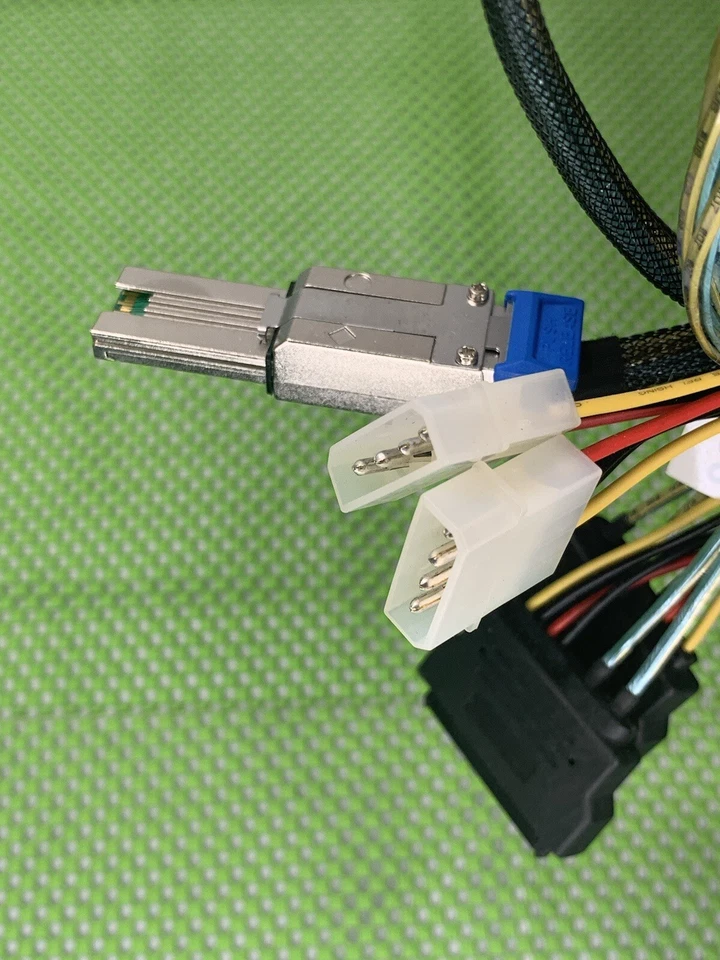 SA-8882-BP-1M Mini SAS SFF-8088 to X2 SAS SFF-8482 Male 2 Power Drive Cable — 第 3/4 张图片