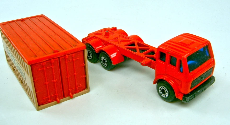Matchbox Superfast Nr. 42C Mercedes Container Truck rot "NYK" - Bild 4 von 4