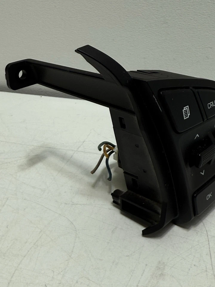 2016-2018 HYUNDAI TUCSON STEERING WHEEL CRUISE CONTROL SWITCH OEM 96720-D3200 - Image 3 of 4