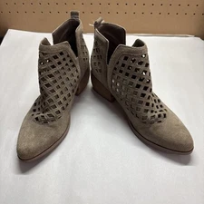 Crown Vintage Womens Shoes Booties Slip On Perforated Beige/Taupe Size US 8.5 M