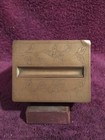 HEAVY ETCHED BRASS LIFT AND SERVE CIGARETTE DISPENSER FROM CHINA — photo 3