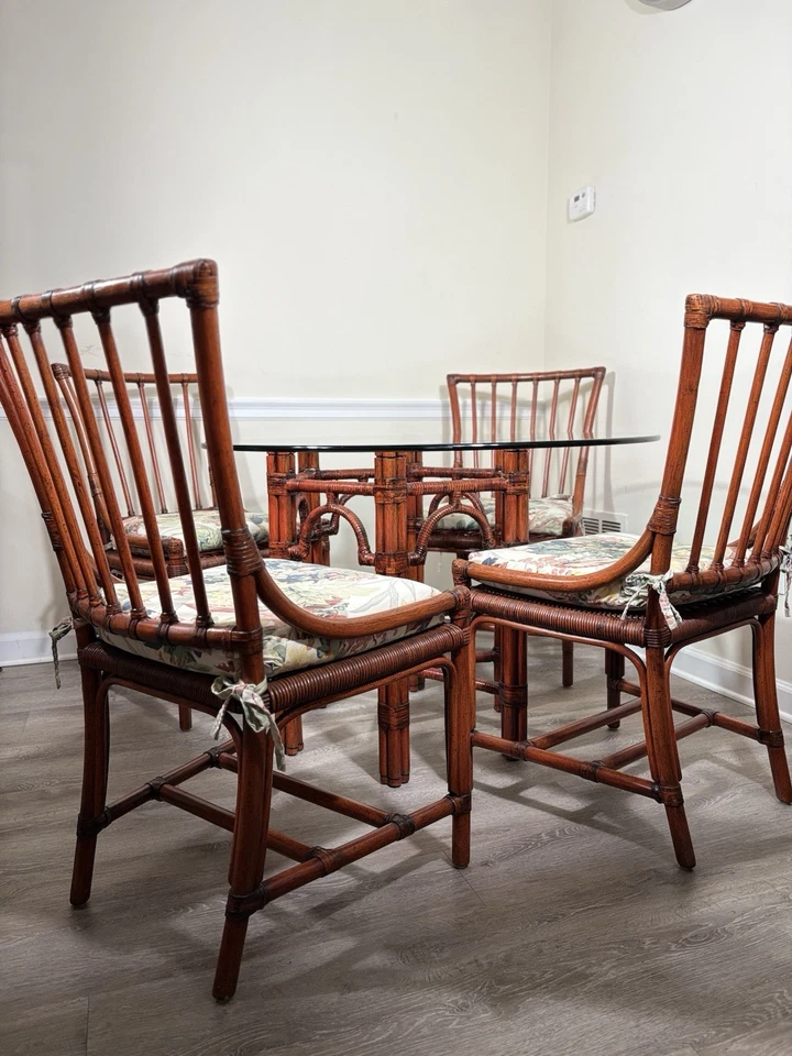 Juego de 5 sillas de ratán de bambú con mesa de cristal Foto 2 de 4