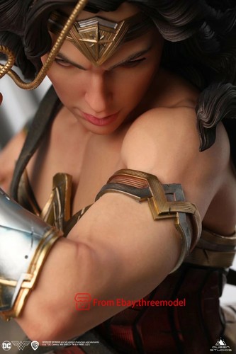 Queen Studio QS 1/4 Wonder Woman Comic Ver Estatua Pintada en Stock - Imagen 7 de 11
