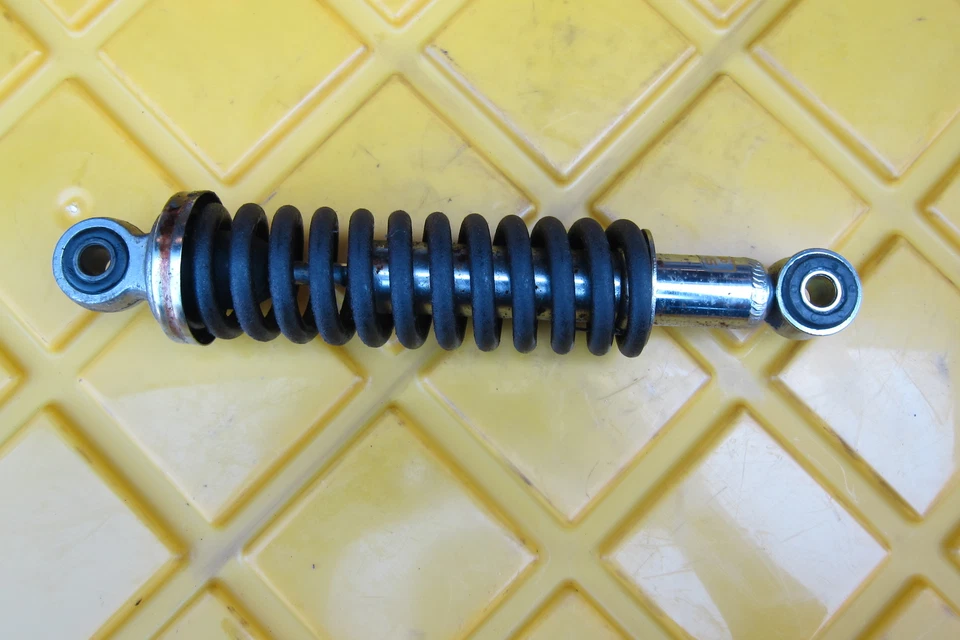 Honda Urban Express 50 Nu50M Deluxe 1983 suspensión amortiguador trasero Foto 3 de 4