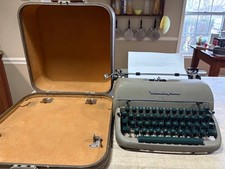 VTG 1957 Remington Quiet-Riter  Manual Typewriter Miracle Tab Green Keys  w/Case thumbnail