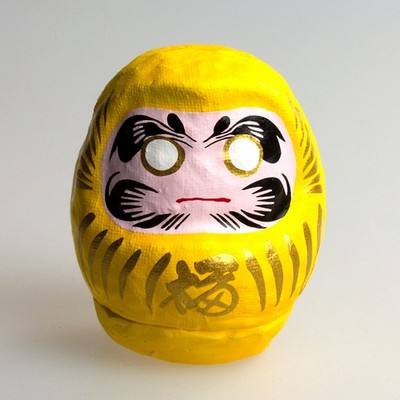 Daruma 5,5 cm, gelb, hilft das Ziel zu erreichen um Wünsche zu erfüllen