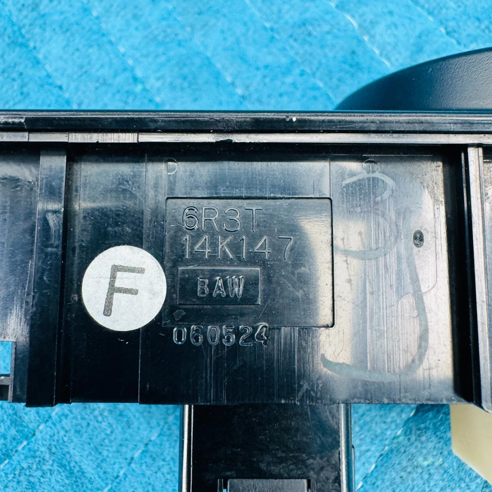 Interruptor de faros Ford Mustang GT 2005-2009 OEM 6R3T14K147BAW Foto 2 de 4