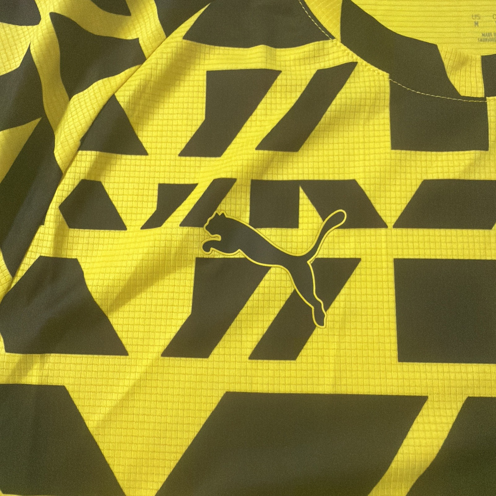 Puma Borussia Dortmund BVB 09 Yellow and Black Soccer Jersey Size Medium image 5