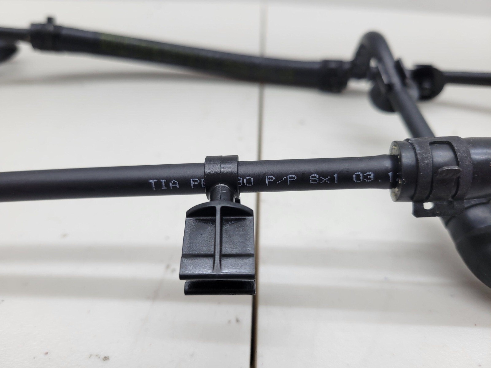 Bentley GT  2011-2018 Radiator Ventilation Duct Hose Pipe 3W0121632