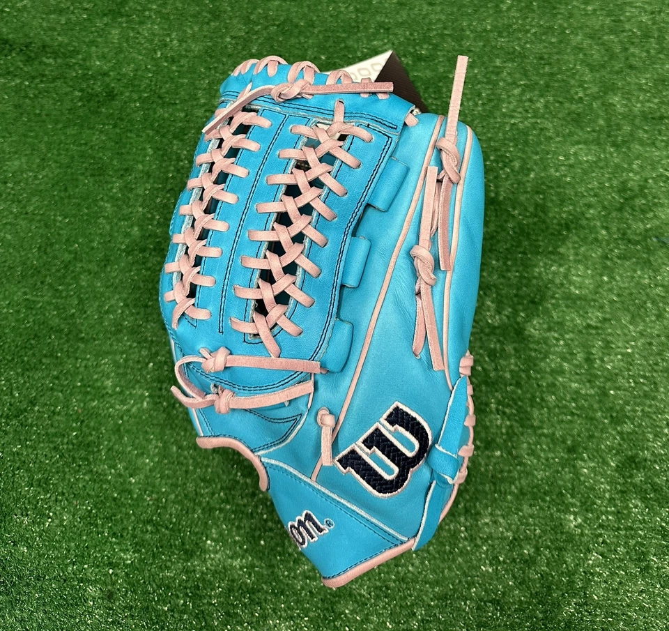 Wilson A2000 12.25" D25 Baseball Softball Pitcher's Utility Glove - Right Handed - Image 4 of 4