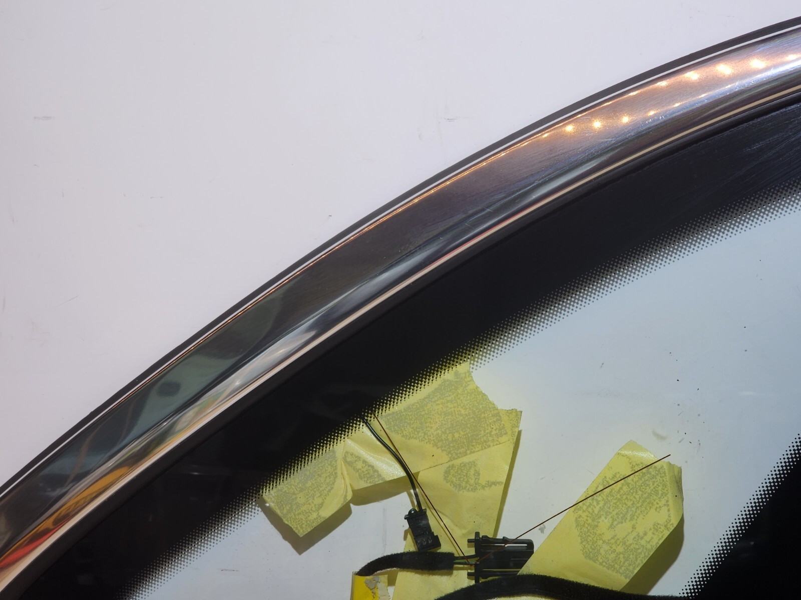 2016-2020 BENTLEY BENTAYGA REAR RIGHT GLASS QUARTER VENT WINDOW CORNER PANEL OEM